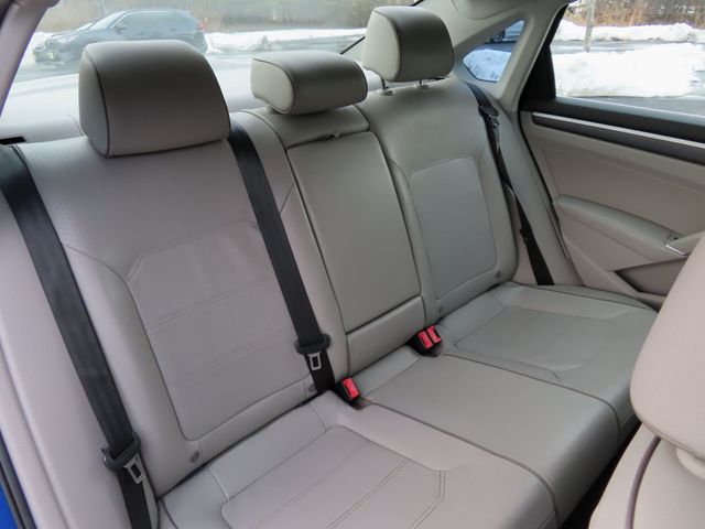 2017 Volkswagen Passat R-Line w/Comfort Pkg Automatic - 22992844 - 23