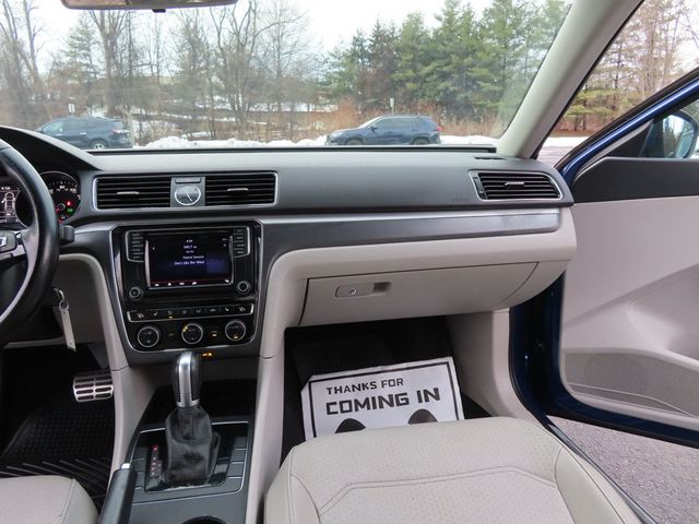 2017 Volkswagen Passat R-Line w/Comfort Pkg Automatic - 22992844 - 29