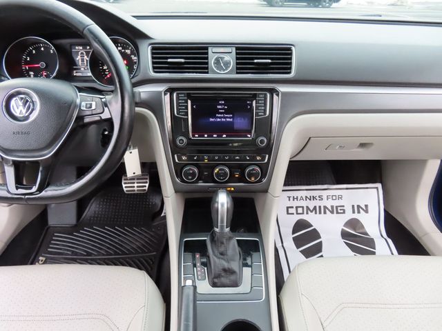 2017 Volkswagen Passat R-Line w/Comfort Pkg Automatic - 22992844 - 30