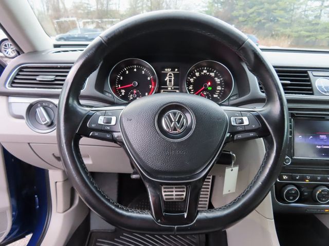 2017 Volkswagen Passat R-Line w/Comfort Pkg Automatic - 22992844 - 35