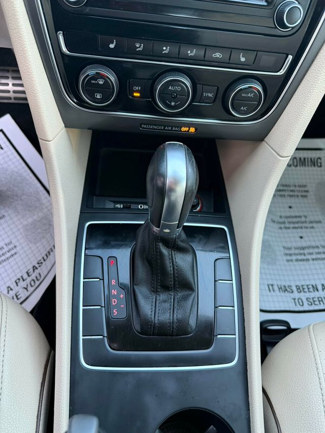 2017 Volkswagen Passat R-Line w/Comfort Pkg Automatic - 22970409 - 22