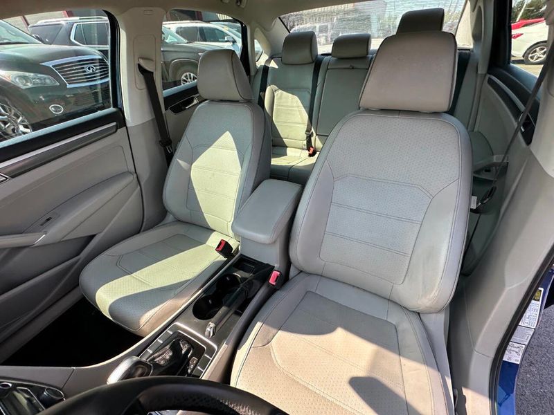 2017 Volkswagen Passat R-Line w/Comfort Pkg Automatic - 22915526 - 18
