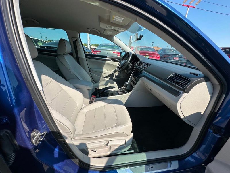2017 Volkswagen Passat R-Line w/Comfort Pkg Automatic - 22915526 - 25