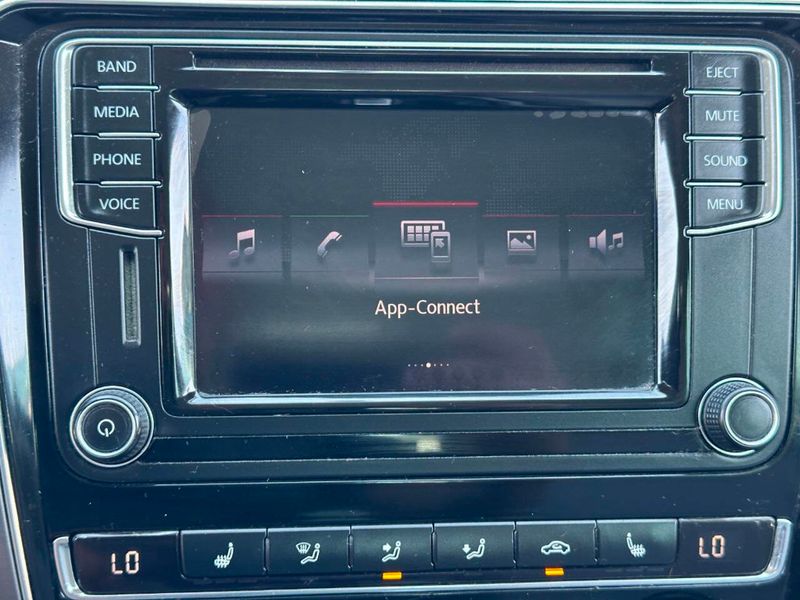 2017 Volkswagen Passat R-Line w/Comfort Pkg Automatic - 22915526 - 40
