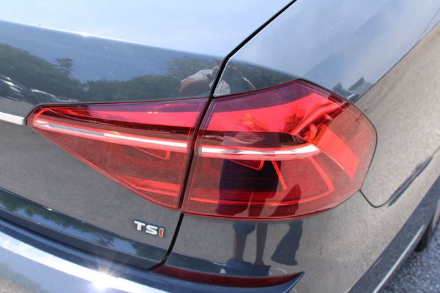 2017 Volkswagen Passat R-Line w/Comfort Pkg Automatic - 23032820 - 10