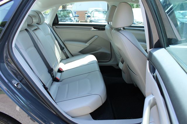 2017 Volkswagen Passat R-Line w/Comfort Pkg Automatic - 23032820 - 27