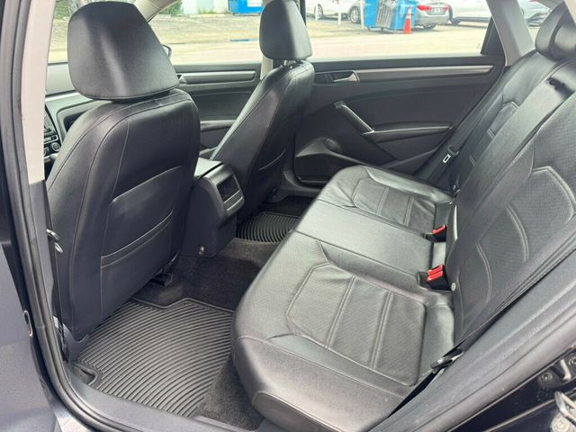 2017 Volkswagen Passat R-Line w/Comfort Pkg Automatic - 23016920 - 11