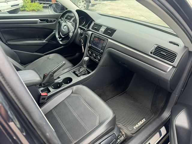 2017 Volkswagen Passat R-Line w/Comfort Pkg Automatic - 23016920 - 4
