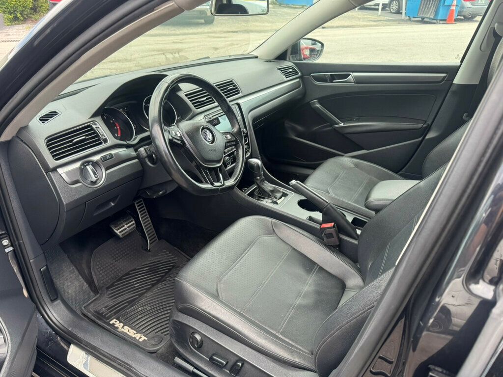 2017 Volkswagen Passat R-Line w/Comfort Pkg Automatic - 23016920 - 5