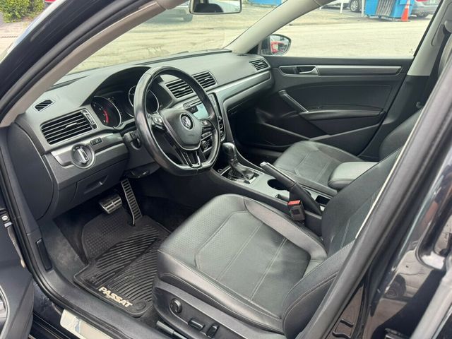 2017 Volkswagen Passat R-Line w/Comfort Pkg Automatic - 23016920 - 5