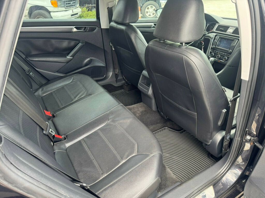 2017 Volkswagen Passat R-Line w/Comfort Pkg Automatic - 23016920 - 6