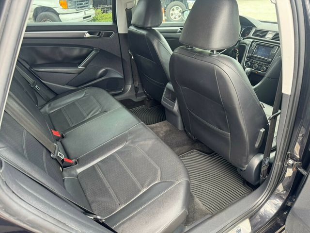 2017 Volkswagen Passat R-Line w/Comfort Pkg Automatic - 23016920 - 6