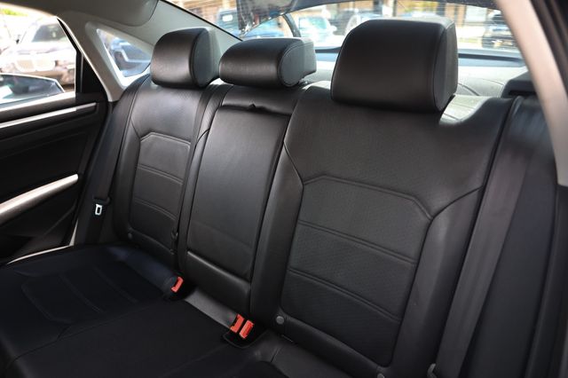 2017 Volkswagen Passat R-Line w/Comfort Pkg Automatic - 23026918 - 10