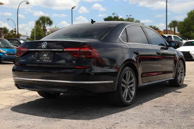 2017 Volkswagen Passat R-Line w/Comfort Pkg Automatic - 23026918 - 13
