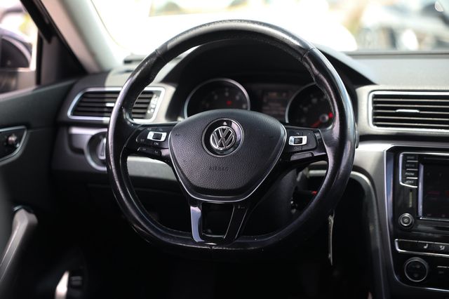 2017 Volkswagen Passat R-Line w/Comfort Pkg Automatic - 23026918 - 30