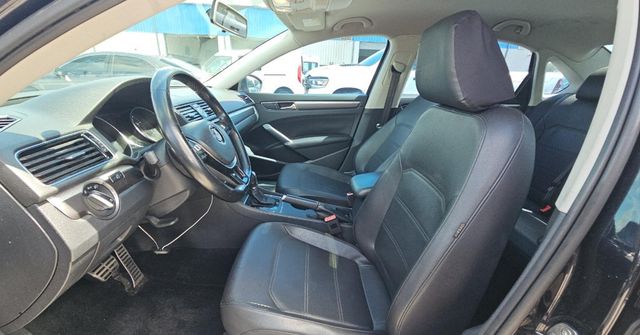 2017 Volkswagen Passat R-Line w/Comfort Pkg Automatic - 23026918 - 4