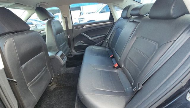 2017 Volkswagen Passat R-Line w/Comfort Pkg Automatic - 23026918 - 5