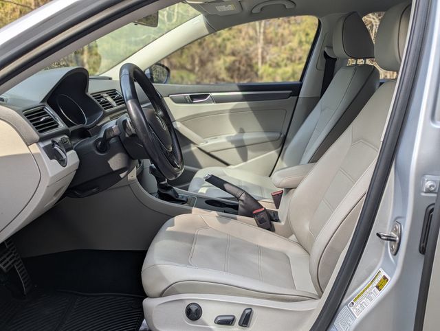 2017 Volkswagen Passat R-Line w/Comfort Pkg Automatic - 22974918 - 10