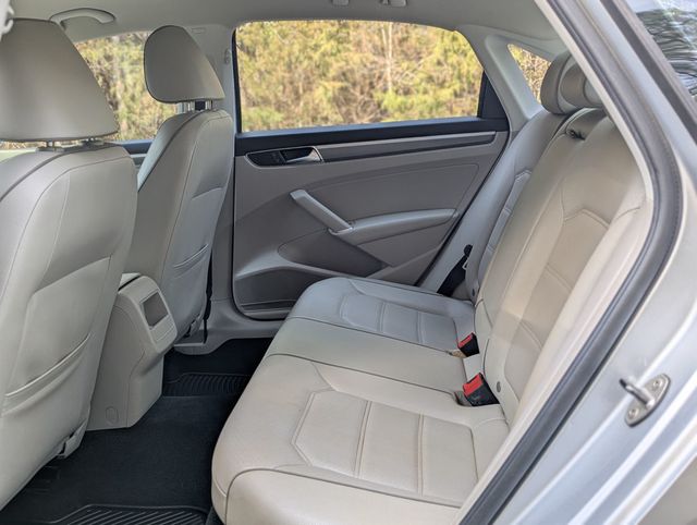 2017 Volkswagen Passat R-Line w/Comfort Pkg Automatic - 22974918 - 11