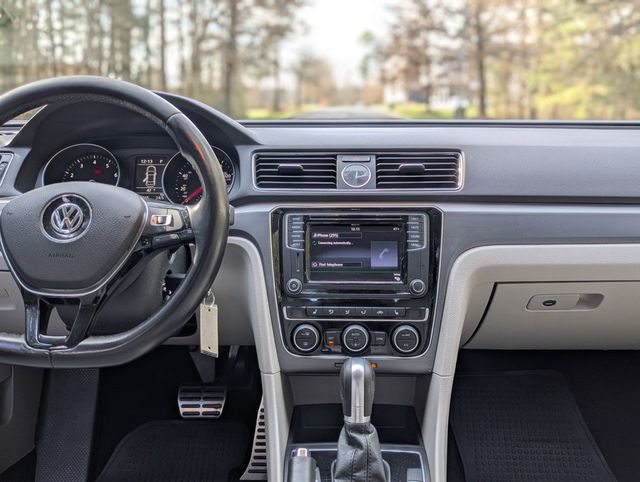 2017 Volkswagen Passat R-Line w/Comfort Pkg Automatic - 22974918 - 13