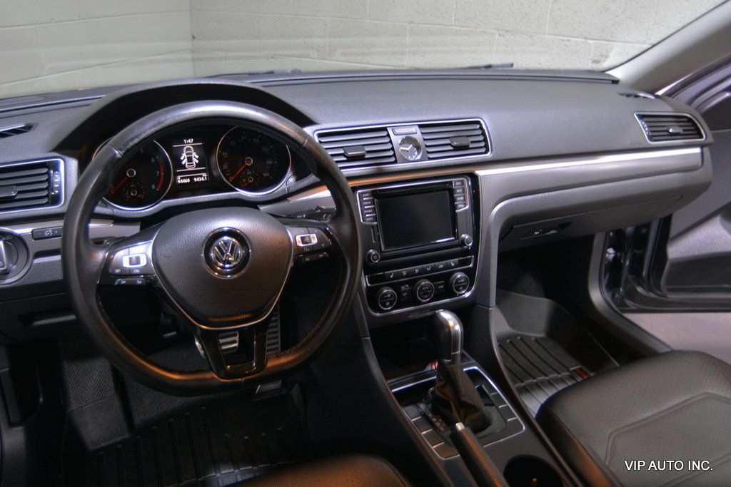 2017 Volkswagen Passat R-Line w/Comfort Pkg Automatic - 22090752 - 23