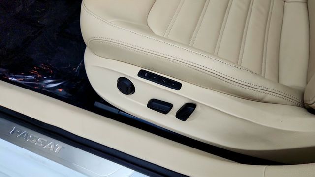 2017 Volkswagen Passat V6 SEL Premium DSG - 23076072 - 11