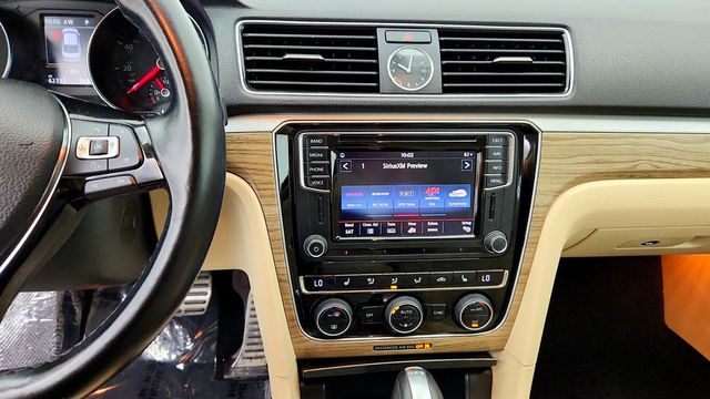 2017 Volkswagen Passat V6 SEL Premium DSG - 23076072 - 17