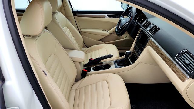2017 Volkswagen Passat V6 SEL Premium DSG - 23076072 - 22