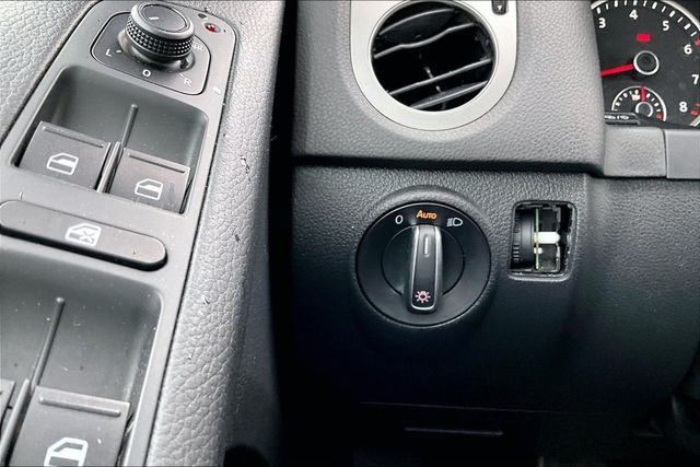 2017 Volkswagen Tiguan 2.0T S - 23028036 - 29