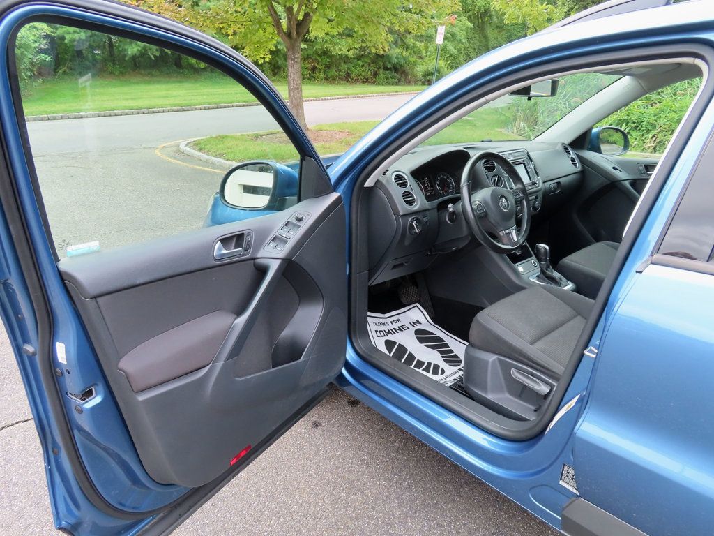 2017 Volkswagen Tiguan S photo 14