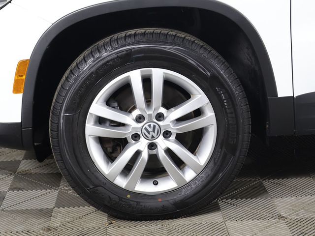 2017 Volkswagen Tiguan 2.0T S 4MOTION - 23027856 - 17