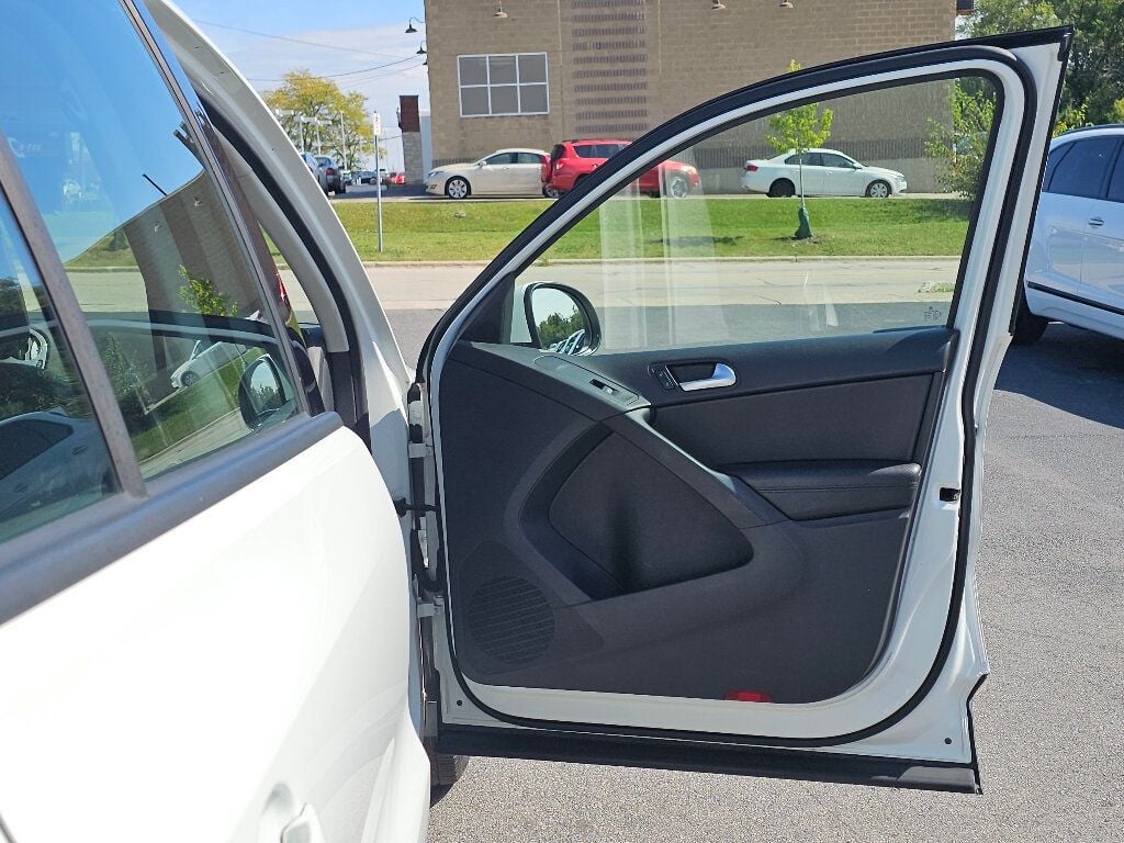 2017 Volkswagen Tiguan S photo 14