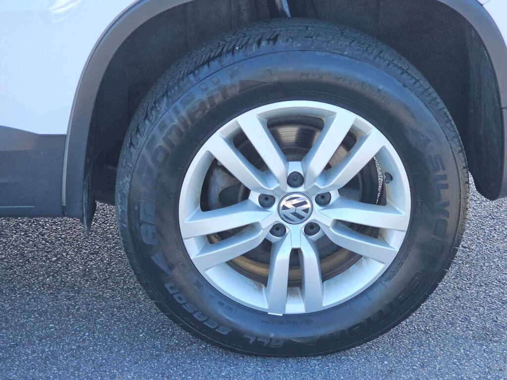 2017 Volkswagen Tiguan S photo 29