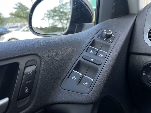 2017 Volkswagen Tiguan 2.0T SEL 4Motion AWD 4dr SUV - 21466959 - 29