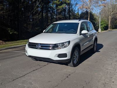 2017 Volkswagen Tiguan - WVGAV7AXXHK000027