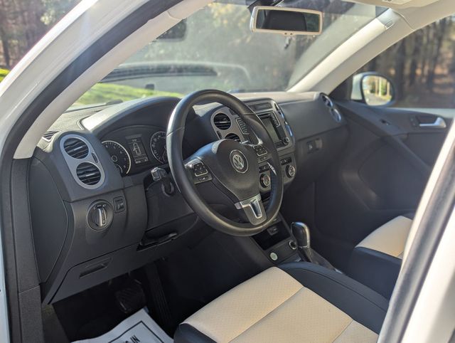 2017 Volkswagen Tiguan 2.0T S FWD - 22991836 - 13