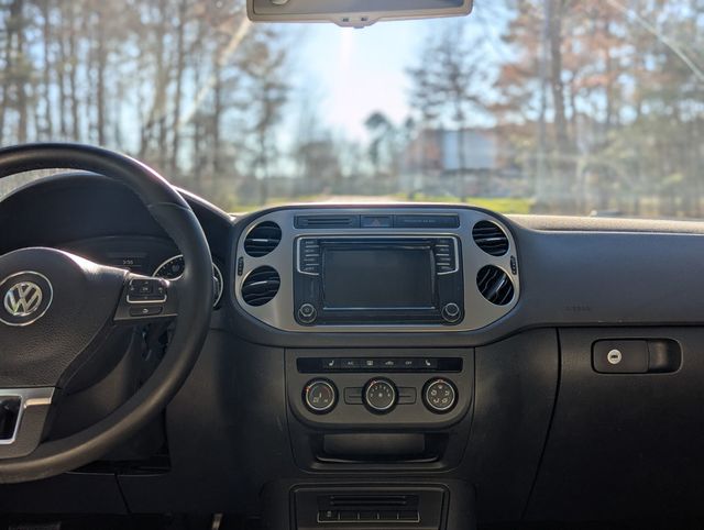 2017 Volkswagen Tiguan 2.0T S FWD - 22991836 - 16