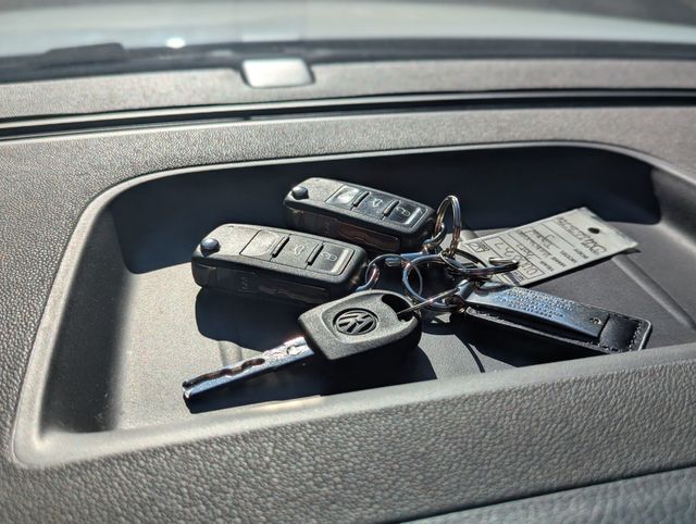 2017 Volkswagen Tiguan 2.0T S FWD - 22991836 - 19