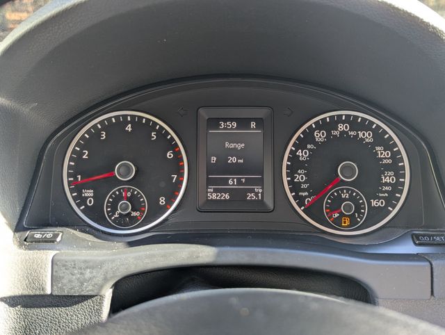 2017 Volkswagen Tiguan 2.0T S FWD - 22991836 - 25