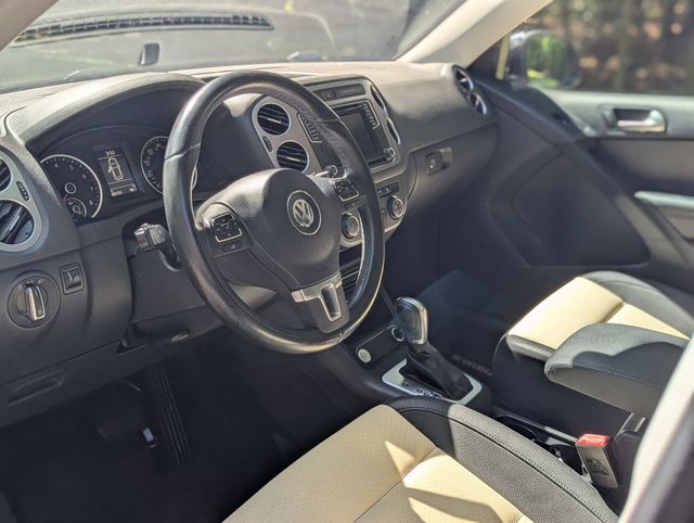 2017 Volkswagen Tiguan 2.0T S FWD - 23019272 - 16