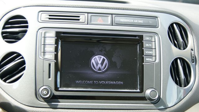 2017 Volkswagen Tiguan 3 MONTH WARRANTY , JUST SERVICED , VERY CLEAN INSIDE AND OUT  - 23066984 - 17