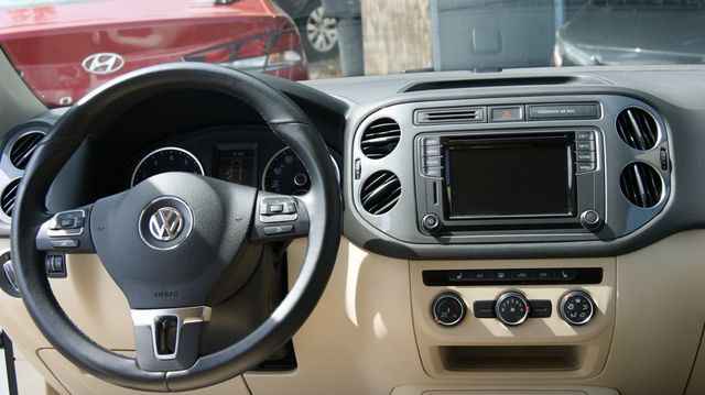 2017 Volkswagen Tiguan 3 MONTH WARRANTY , JUST SERVICED , VERY CLEAN INSIDE AND OUT  - 23066984 - 27