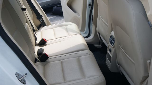 2017 Volkswagen Tiguan 3 MONTH WARRANTY , JUST SERVICED , VERY CLEAN INSIDE AND OUT  - 23066984 - 28
