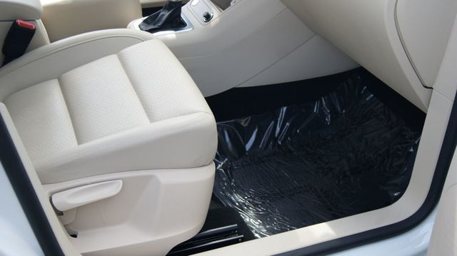 2017 Volkswagen Tiguan 3 MONTH WARRANTY , JUST SERVICED , VERY CLEAN INSIDE AND OUT  - 23066984 - 35