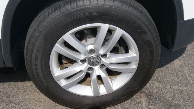 2017 Volkswagen Tiguan 3 MONTH WARRANTY , JUST SERVICED , VERY CLEAN INSIDE AND OUT  - 23066984 - 52