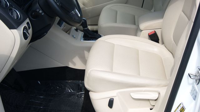 2017 Volkswagen Tiguan 3 MONTH WARRANTY , JUST SERVICED , VERY CLEAN INSIDE AND OUT  - 23066984 - 64
