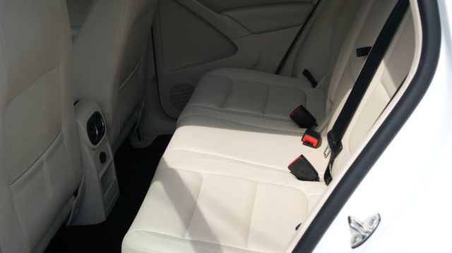 2017 Volkswagen Tiguan 3 MONTH WARRANTY , JUST SERVICED , VERY CLEAN INSIDE AND OUT  - 23066984 - 68
