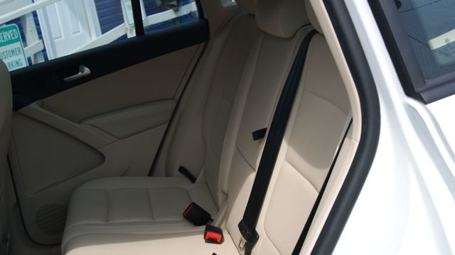 2017 Volkswagen Tiguan 3 MONTH WARRANTY , JUST SERVICED , VERY CLEAN INSIDE AND OUT  - 23066984 - 70