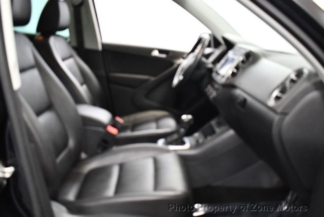 2017 Volkswagen Tiguan SPORT - 22381527 - 19