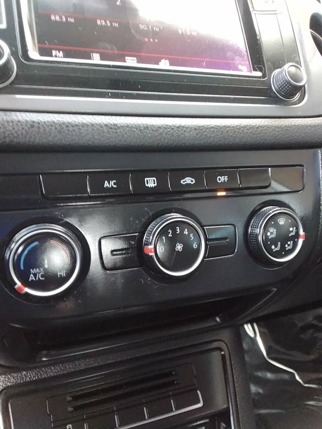 2017 Volkswagen Tiguan Limited 2.0T FWD - 22975977 - 17